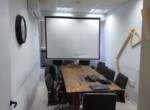 חדר ישיבות של משרדים נהדרים משופצים כחדשים להשכרה על ציר יגאל אלון