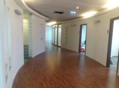 300 מ"ר משרדים להשכרה בבסר 2