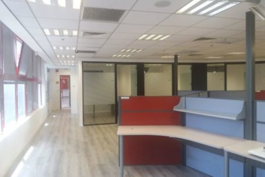 170 מ"ר בא.ת ח.רעננה במתחם הייטק שעבר שיפוץ כולל