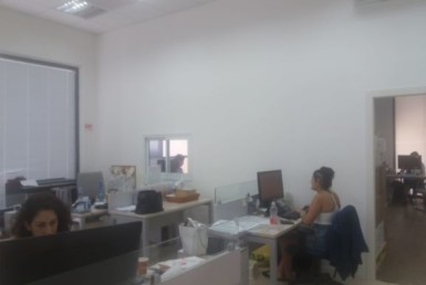 200 מ"ר משרדים מטופחים וייצוגיים בק"ק בחרושת רעננה