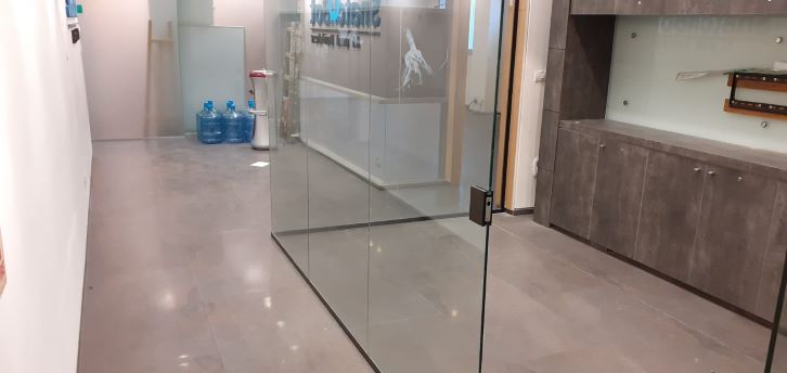 220 מ"ר משרד יפייפה להשכרה בהרצליה, מטבחון