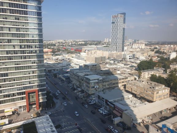 בסר 3 צילום מבחוץ