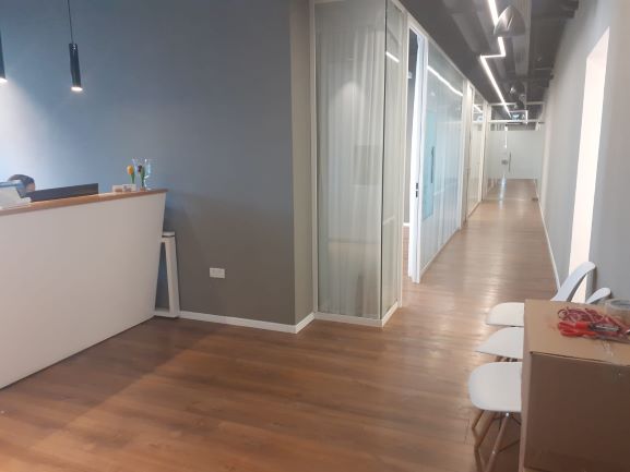 180 מ"ר מטופחים בבסר 4 עמדות קבלה והמתנה