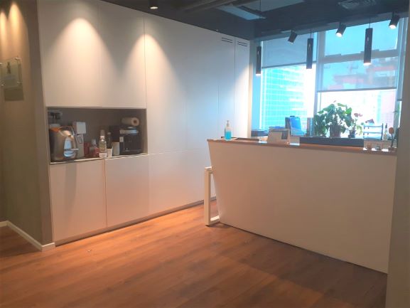 180 מ"ר משרדים מטופחים בבסר 4, עמדת קבלה