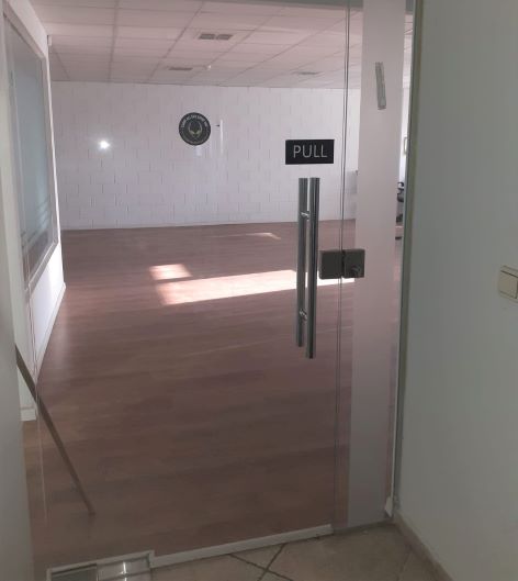 89 משרדים להשכרה בנחלת יצחק ליד הרכבת, כניסה