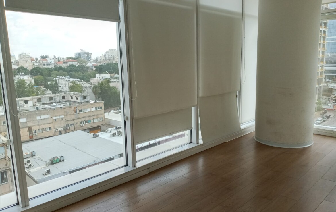 220 מ"ר משרד מטופח להשכרה בבסר 3, חלונות גדולים ונוף