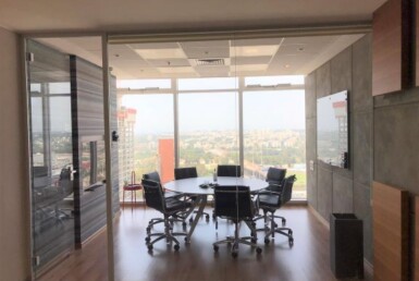 משרד מטופח להשכרה במגדל בסר היוקרתי, פינת ישיבות