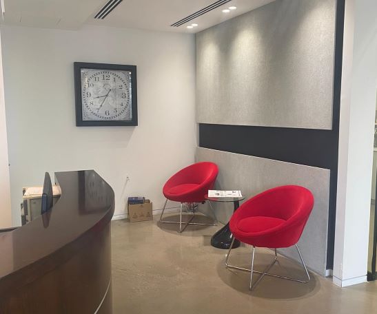 280 מ"ר משרדים להשכרה בבסר, עמדות קבלה והמתנה