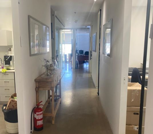 280 מ"ר משרדים להשכרה בבסר, מסדרון