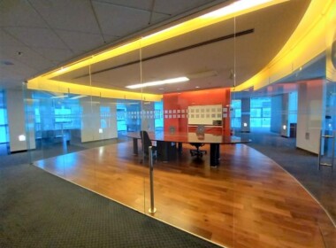 700 מ"ר משרד מדהים ומפואר בהרצליה פיתוח, חדר ישיבות מוקף זכוכית