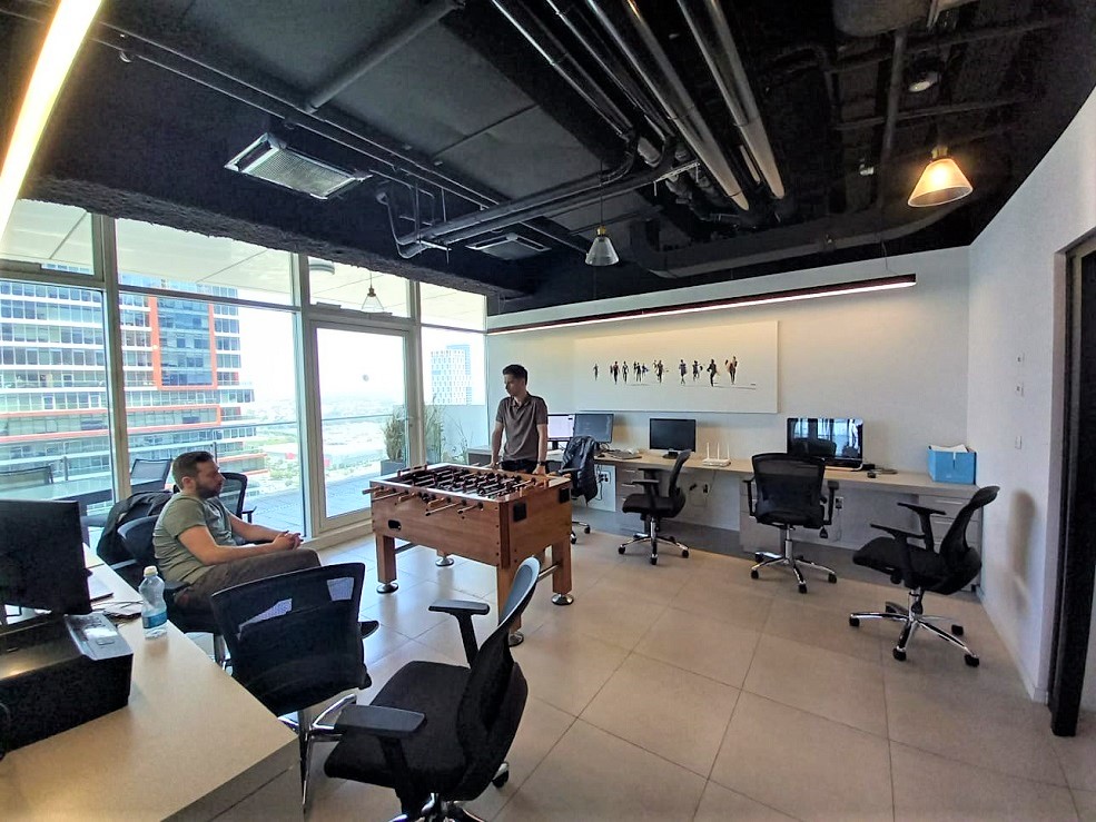 320 מ"ר בבניין בסר בבני ברק, מפוארים ומרווחים, מרפסת גדולה עם נוף מרהיב, אופן ספייס