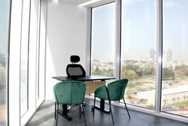 להשכרה משרדים קטנים 6, 10, 12 מ"ר, במגדל חדש ומשוכלל, מרוהטים, נוף משגע.