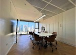 150 מ״ר משרדים להשכרה במגדל אלון האייקוני עם נוף לים, חדר ישיבות