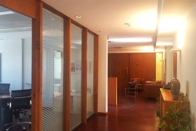 267 מ"ר משרדים להשכרה בבניין מטופח על ציר יגאל אלון בת"א, מושקעים, רמת גימור גבוהה, עמדת המתנה