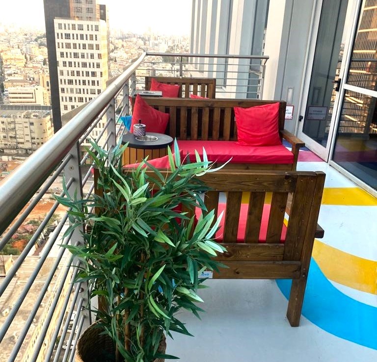 640 מ"ר משרדים להשכרה במגדל יוקרתי בבני ברק, מרפסת עם נוף מרהיב