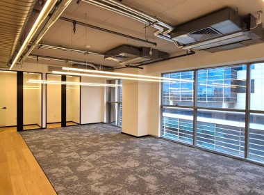 550 מ"ר משרדים להשכרה בבניין מפואר בלב ת"א, חדרים ואופן ספייס