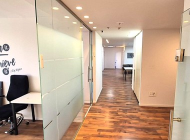 212 מ"ר משרדים להשכרה במגדל יוקרתי בבורסה בר"ג, מושקעים ומוארים