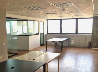 280 מ"ר משרדים להשכרה במגדל מטופח בצפון ת"א, מוארים ומושקעים