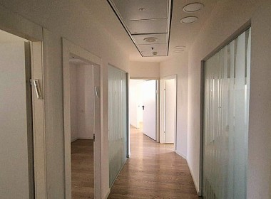 450 מ"ר במגדל מחודש על מ. בגין, חדרים רבים, ליד הרכבת