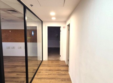 284 מ"ר משרדים להשכרה במגדל יוקרתי על ציר מנחם בגין בת"א, מחיצות זכוכית, חדר עבודה 3