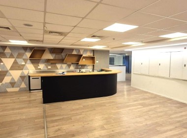 321 מ"ר משרדים להשכרה במגדל יוקרתי על ציר מנחם בגין בת"א, אופן ספייס גדול