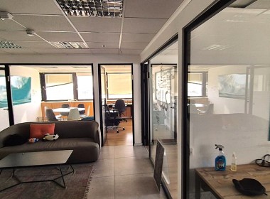 303 מ"ר משרדים להשכרה במגדל בצפון ת"א, מוארים ומושקעים