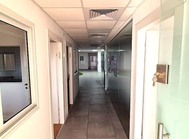 415 מ"ר משרדים להשכרה בבניין מושקע בדרום ת"א, פעילות עסקית שוקקת