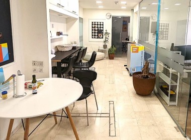 180 מ"ר משרדים להשכרה במגדל מושקע בצפון ת"א, נוף מרהיב לים