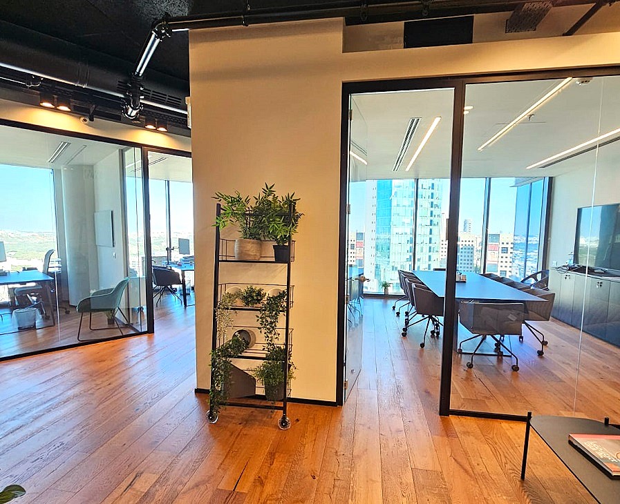 202 מ"ר משרדים להשכרה במגדל מטופח בבורסה, מושקעים, חדרי עבודה 1