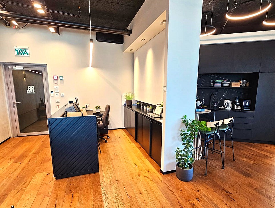 202 מ"ר משרדים להשכרה במגדל בלב הבורסה בר"ג, חלונות מסך, כניסה