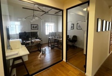 120 מ"ר בבניין בוטיק על שד' רוטשילד, מעוצבים, מרוהטים, חניה, הכל כלול