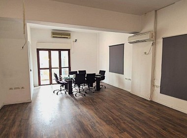 70 מ"ר משרדים להשכרה בבניין מטופח בשדרות רוטשילד בלב ת"א, בגימור גבוה